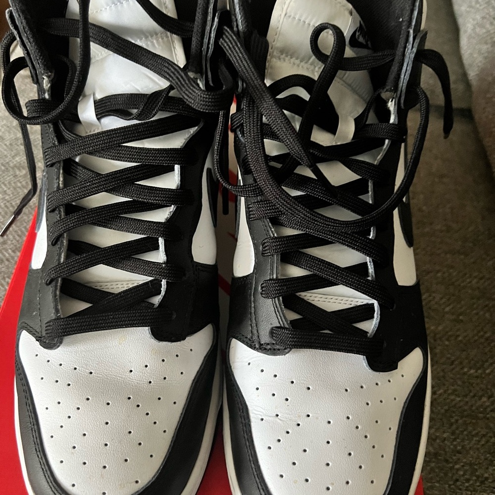 Nike Men's Black and White Sneakers